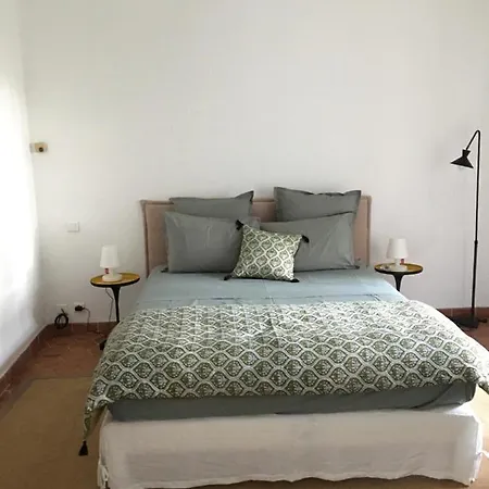 Les Rossignols Bed & Breakfast *